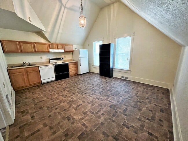 915 W 4th Ave in Mitchell, SD - Building Photo - Building Photo