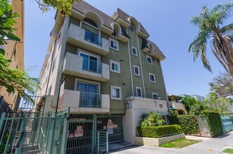 Berendo in Los Angeles, CA - Building Photo - Interior Photo