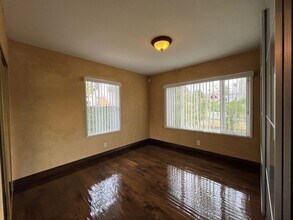 7315 Owensmouth Ave in Los Angeles, CA - Building Photo - Building Photo