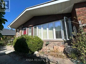 500 Huntingwood Dr in Toronto, ON - Building Photo