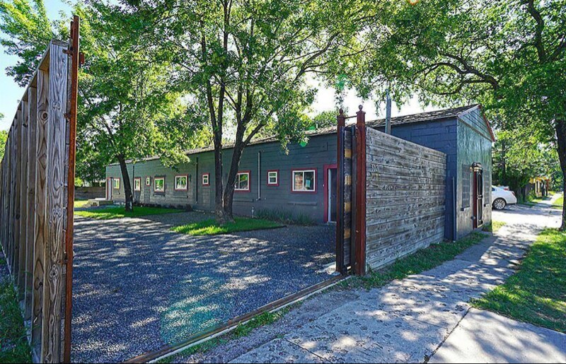 5021 Polk St in Houston, TX - Foto de edificio