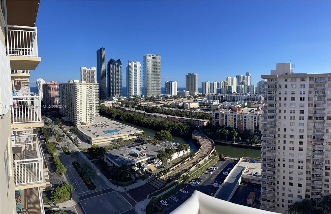 251 174th St, Unit WINSTON TOWERS in Sunny Isles Beach, FL - Building Photo