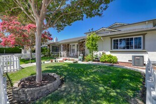 559 Firloch Ave in Sunnyvale, CA - Building Photo