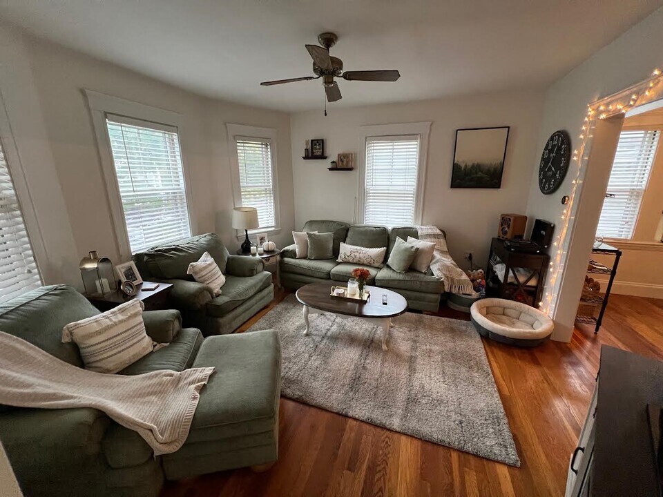35 Sheafe St, Unit 2 in Chestnut Hill, MA - Building Photo