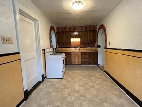 193 Zerby Ave, Unit 2L in Edwardsville, PA - Building Photo - Building Photo