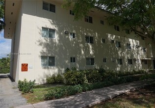 1014 Salzedo St in Coral Gables, FL - Building Photo - Building Photo