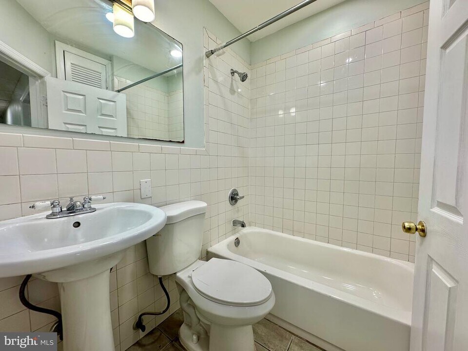 23 Lily St in Trenton, NJ - Building Photo