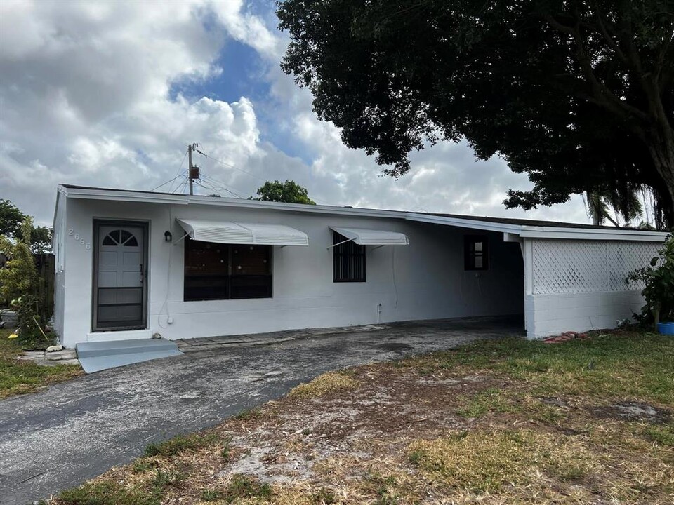 2686 NW 61st Ave in Margate, FL - Building Photo