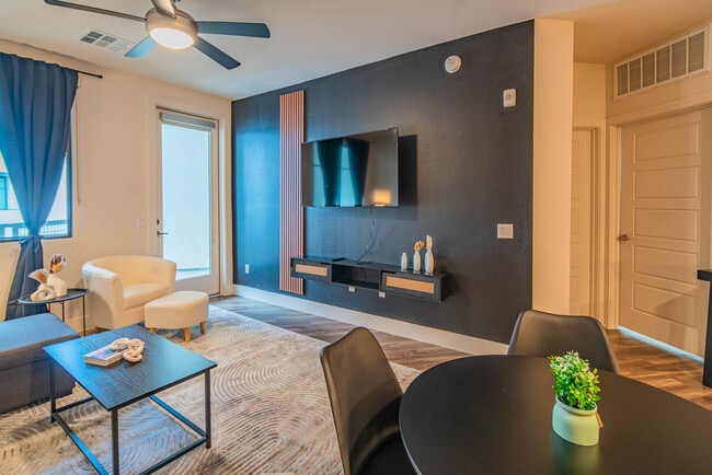 15501 N Dial Blvd in Scottsdale, AZ - Building Photo - Building Photo