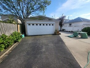 69-35 Hessler Ave in Queens, NY - Foto de edificio - Building Photo