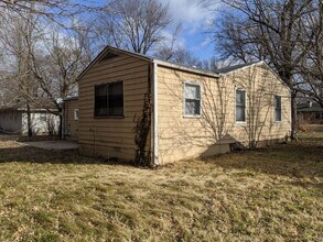 10614 Oakland Ave in Kansas City, MO - Building Photo - Building Photo