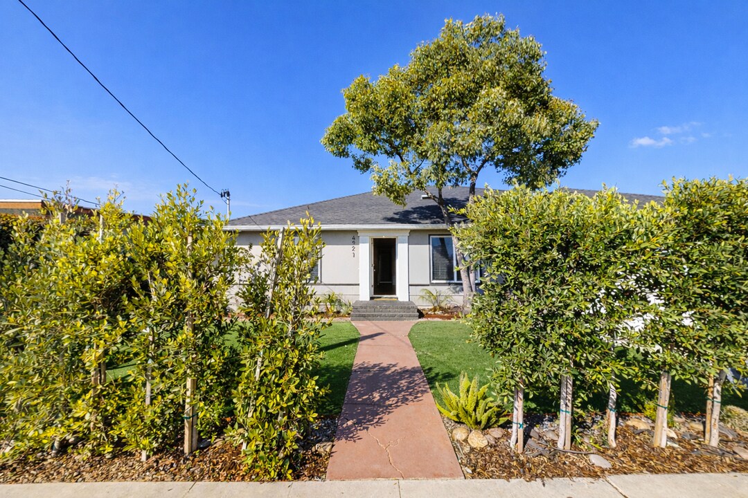 4921 63rd St in San Diego, CA - Building Photo