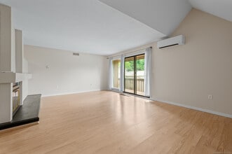 101 Mallard Dr in Farmington, CT - Building Photo - Building Photo