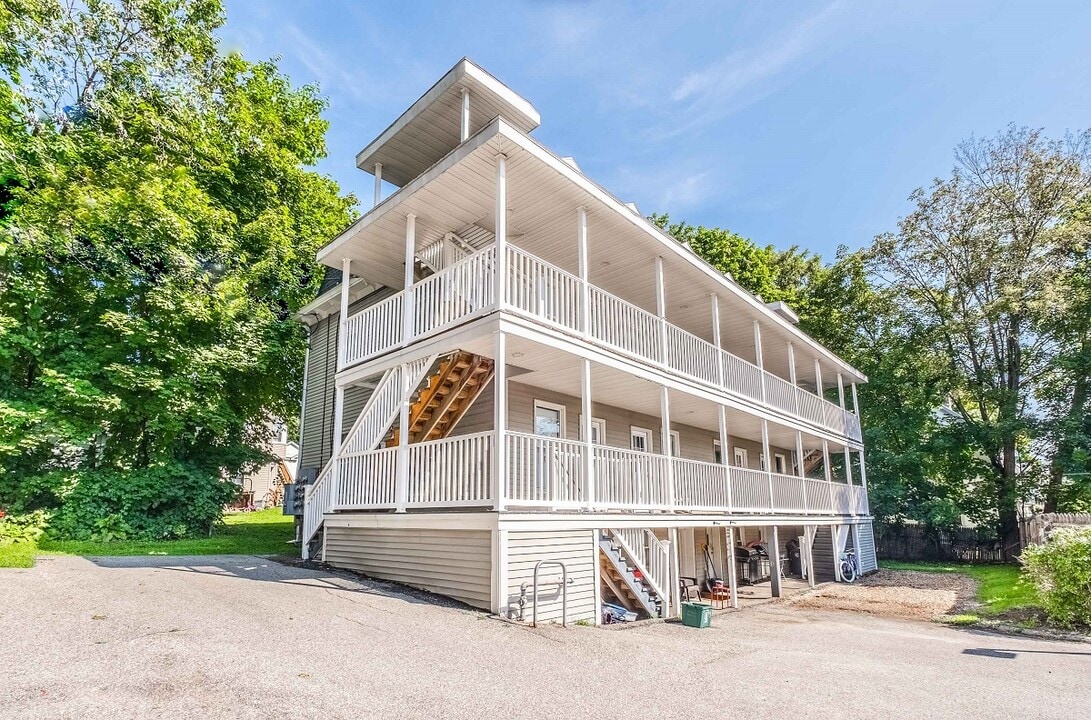 8 Celtic Street in Concord, NH - Building Photo