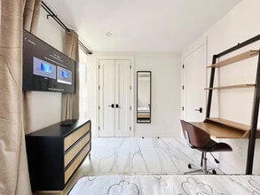 Furnished room/NOT APARTMENT in Brooklyn, NY - Foto de edificio - Building Photo
