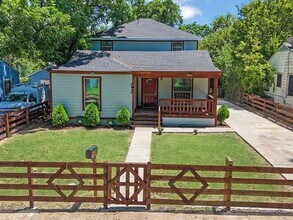 2438 Lea Crest Dr in Dallas, TX - Building Photo - Building Photo