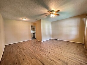 317 Evans St in Angleton, TX - Building Photo - Building Photo