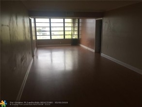 1705 Whitehall Dr-Unit -403 in Davie, FL - Building Photo - Building Photo