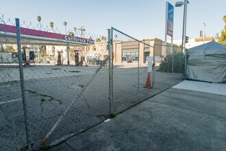 Manhattan on 6th in Los Angeles, CA - Building Photo - Building Photo