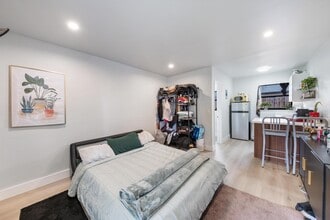 901 NE 40th St in Oakland Park, FL - Building Photo - Building Photo