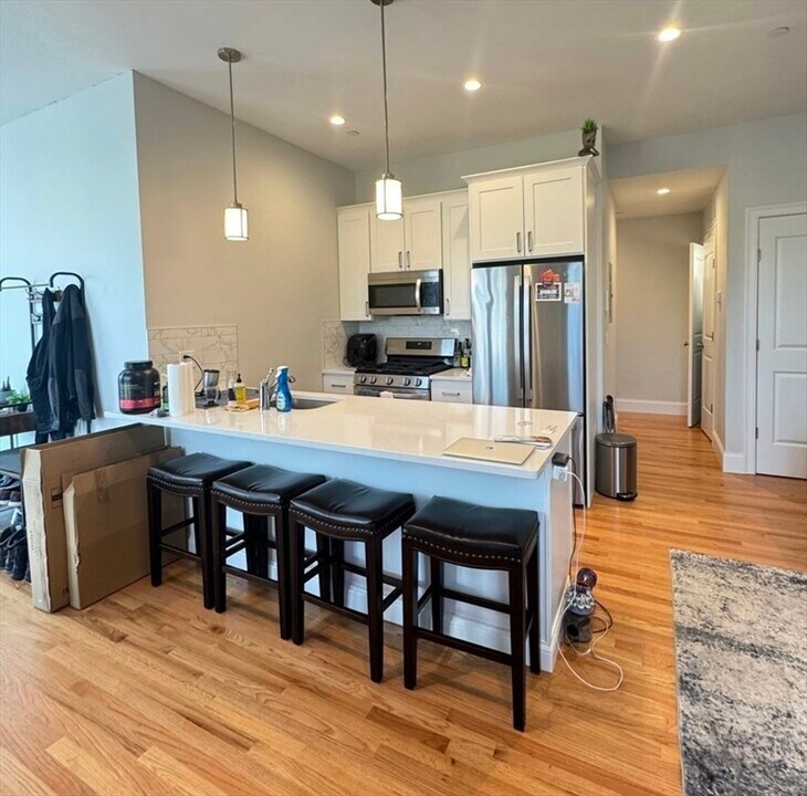 353 Dorchester St in Boston, MA - Building Photo