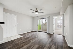 1710 W T C Jester Blvd in Houston, TX - Building Photo