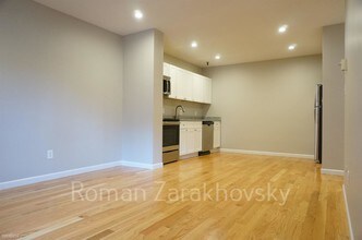 1198 Commonwealth Avenue-Unit -# 11RZ in Boston, MA - Building Photo - Building Photo