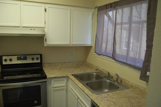 4315 Palm Ave-Unit -119 in Sacramento, CA - Building Photo - Building Photo