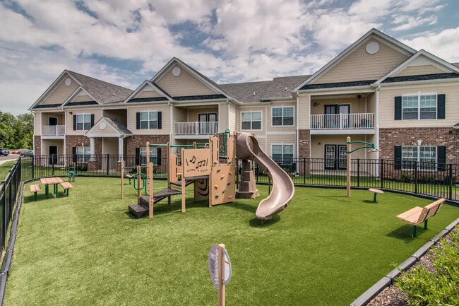 Cumberland Trace Village Apartments in Bowling Green, KY - Building Photo - Building Photo