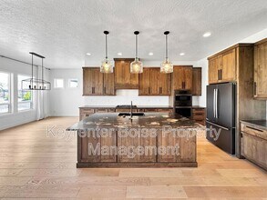 5298 W Parkridge Dr in Boise, ID - Building Photo - Building Photo