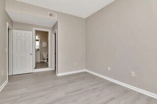 9314 Crescent Loop Cir in Tampa, FL - Building Photo