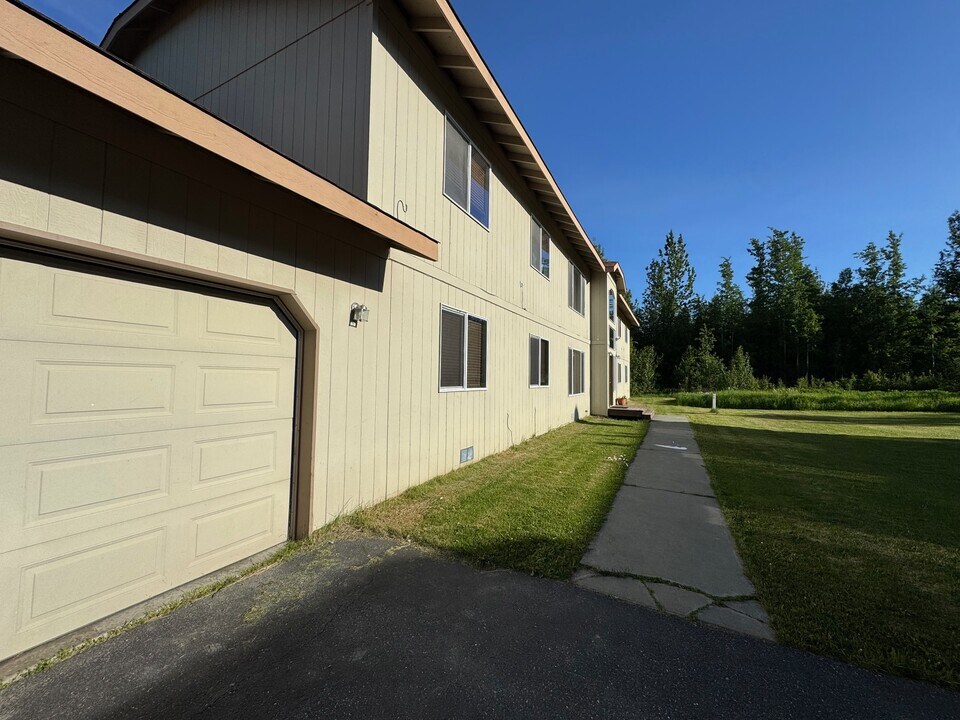 5645 E Beaver Ave, Unit F in Wasilla, AK - Building Photo