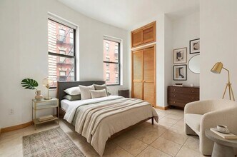 207 Henry St in New York, NY - Building Photo - Building Photo