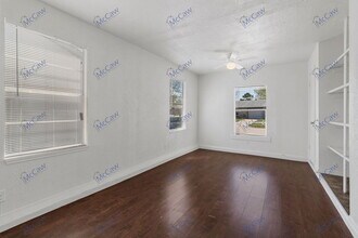 5006 Frontier Rd in Garland, TX - Building Photo - Building Photo