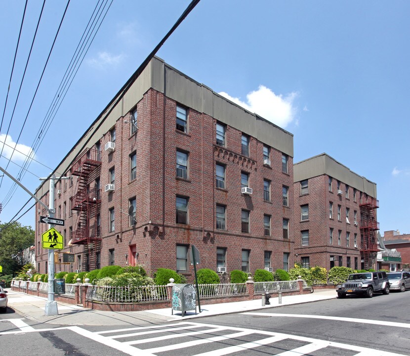 1800 E 18th St in Brooklyn, NY - Building Photo