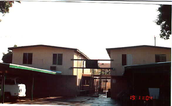 Jr's Manor in Bell Gardens, CA - Foto de edificio