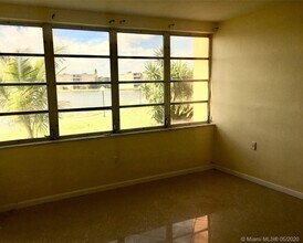 1591 NE Miami Gardens Dr-Unit -114 in Miami, FL - Building Photo - Building Photo