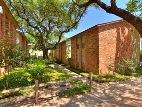 St. Edwards Place Apartments in Austin, TX - Building Photo - Building Photo