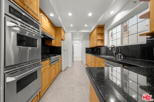 8704 Gregory Wy in Los Angeles, CA - Building Photo