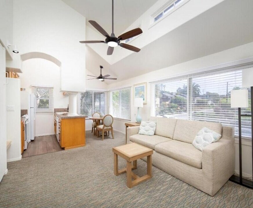 1400 Ocean Ave in Del Mar, CA - Foto de edificio