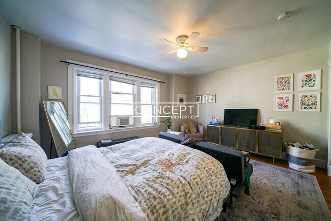 11 Gray St, Unit 12 in Cambridge, MA - Building Photo - Building Photo