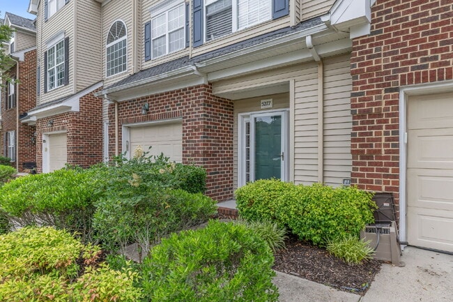 5277 Summer Crescent