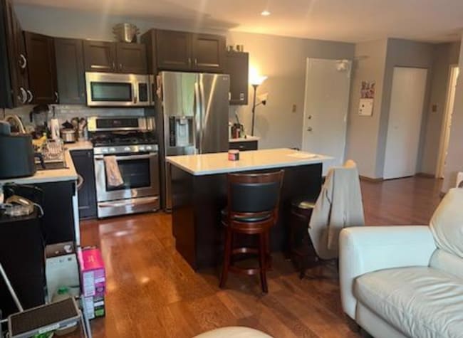 1300 S Arlington Ridge Rd, Unit 103 in Arlington, VA - Foto de edificio - Building Photo