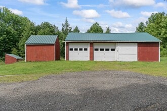 19 Schacht Ln in Gardiner, ME - Foto de edificio - Building Photo