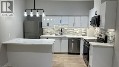 69 E Main St in Welland, ON - Building Photo - Building Photo