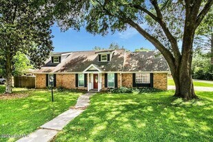 100 Templeton Dr in Lafayette, LA - Building Photo
