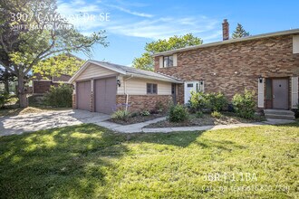 3907 Camelot Dr SE in Grand Rapids, MI - Building Photo - Building Photo