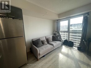2152-2152 Lawrence Ave E in Toronto, ON - Building Photo - Building Photo