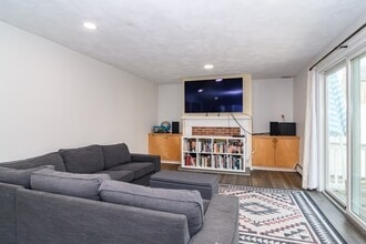 24 Homeward Ln in Natick, MA - Building Photo - Building Photo