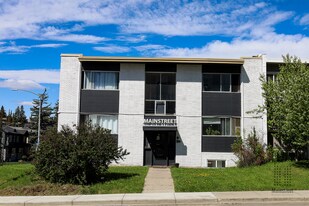 Nazir Manor in Calgary, AB - Building Photo
